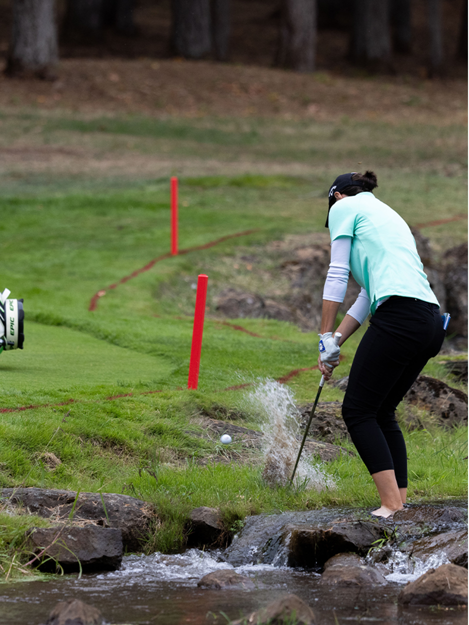 Tom Brady sinks epic fairway shot in The Match vs. Tiger Woods