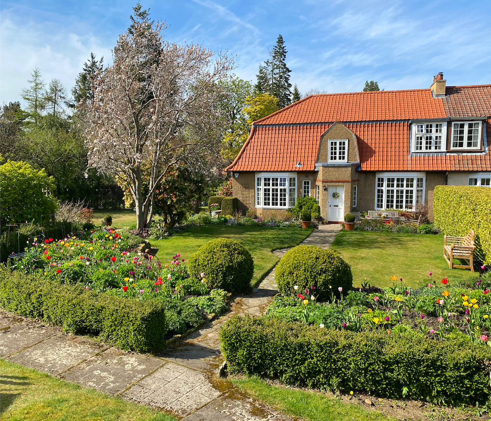 War on the Borders: Peace in the Shrubbery | The New Yorker, image size:1000x858