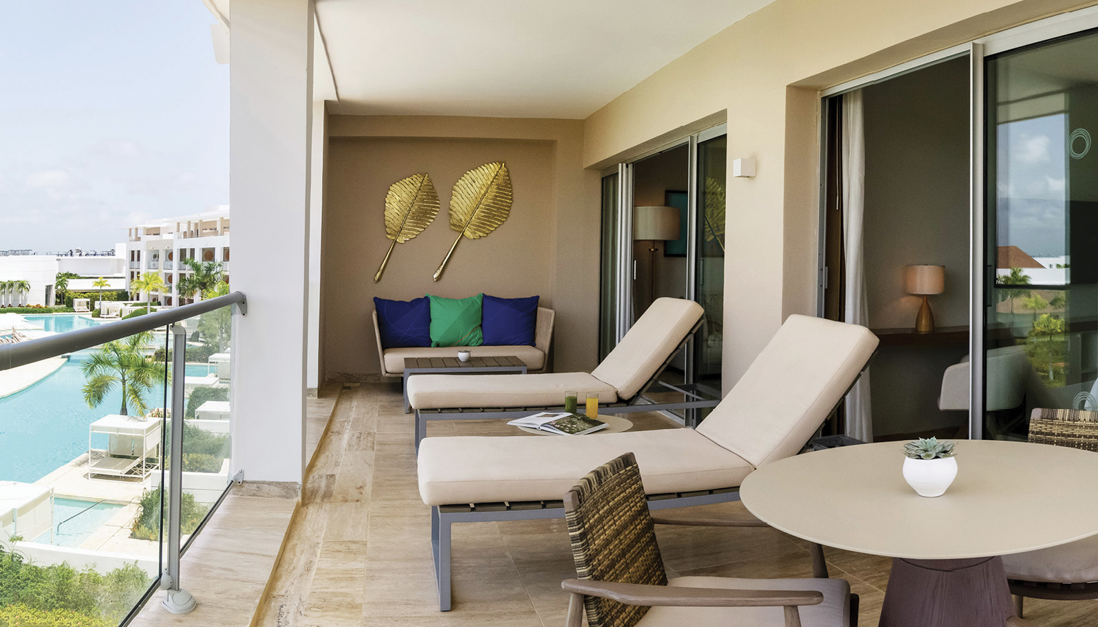 3 Melia Hotels and a Theme Park, image size:1596x912